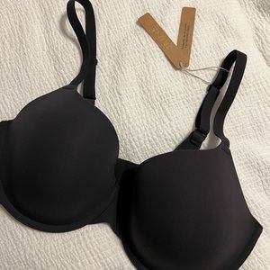 Brand new skims bra never been worn 36 D